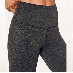 Lululemon Wunder Under Hi-Rise 7/8 Tight in Olive & Black Irregular Denim Twill